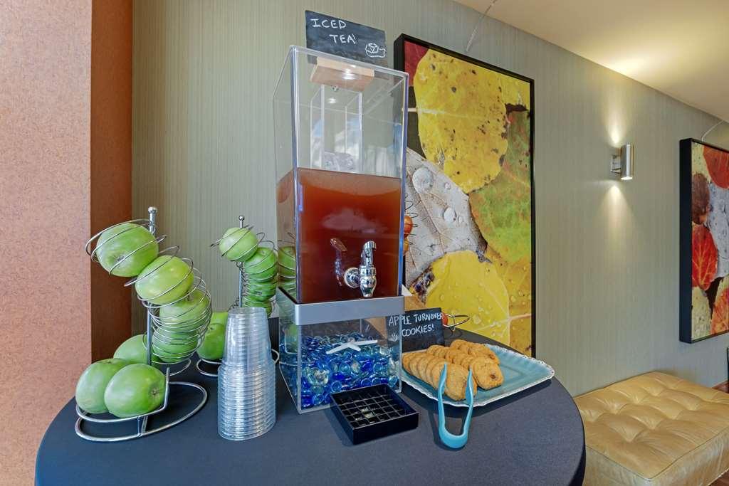 Best Western Plus Emerald Isle Hotel Sidney Restaurante foto